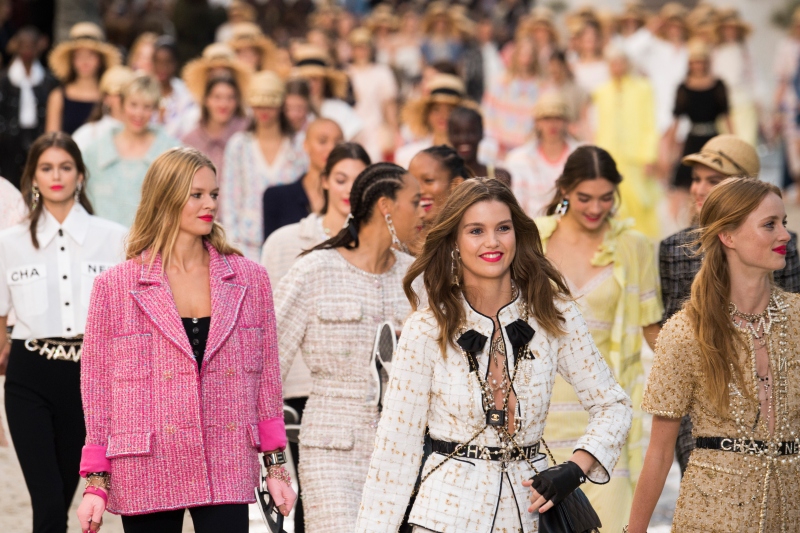 chanel-defilesinin-perde-arkasi-netflixte-1